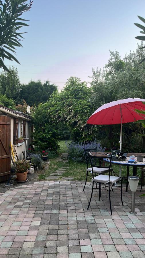 A Room And Garden Close To Paris 비트리쉬르센 외부 사진